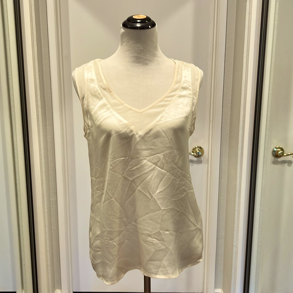 Banana Republic cream silk sleeveless blouse (M)